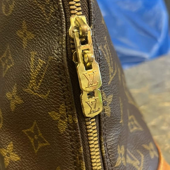 Louis Vuitton Alma with cross body d ring options - Picture 3 of 15